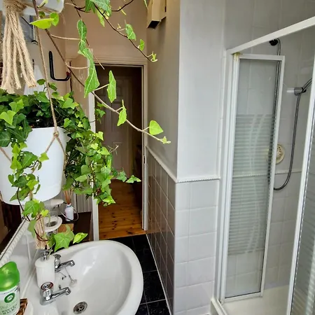 Private Double Bedroom In Front Of The Port - Homestay szállás *