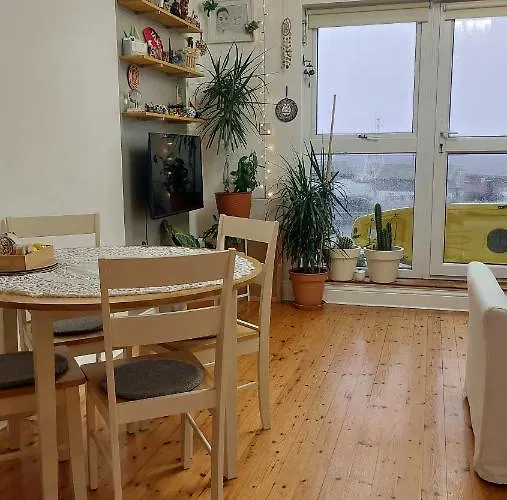 Private Double Bedroom In Front Of The Port - Rum i privatbostad