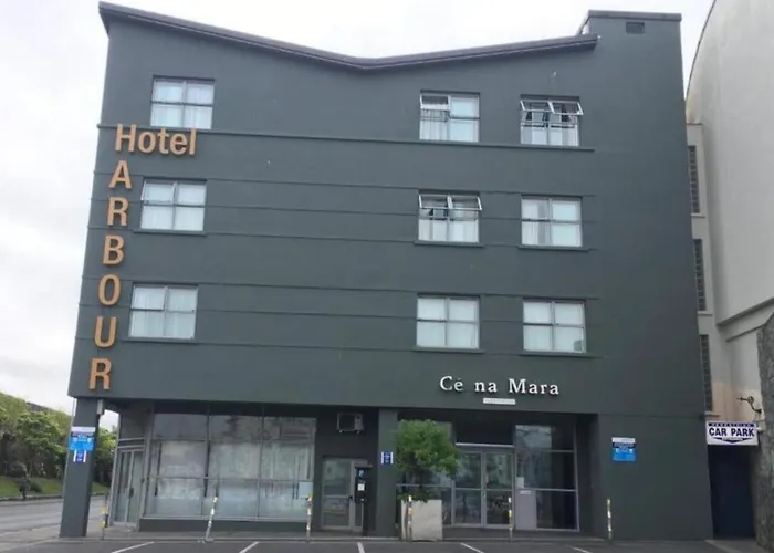 Private Double Bedroom In Front Of The Port - Rum i privatbostad